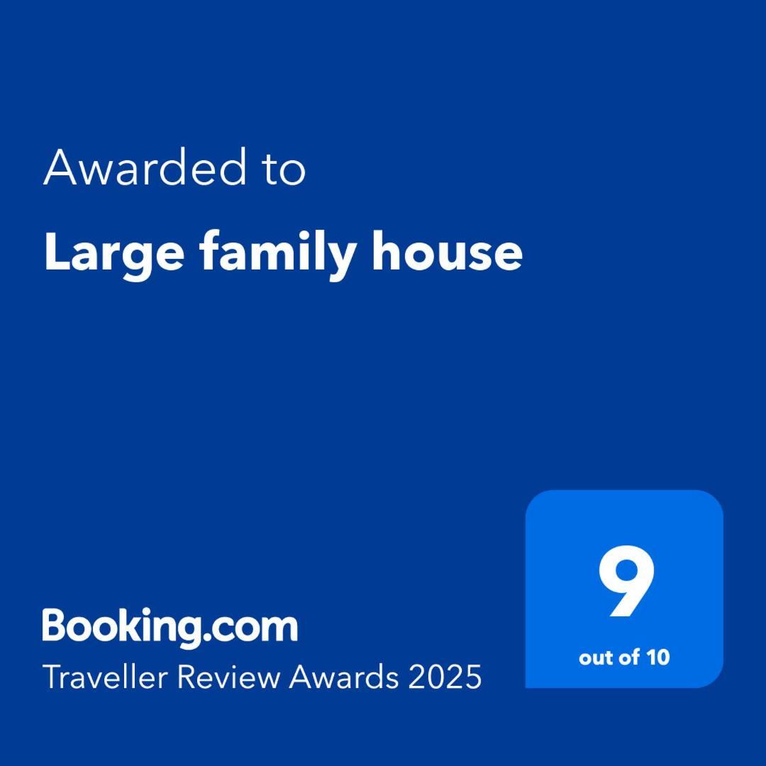 Family House Sleeps 10 Ferienhaus *
